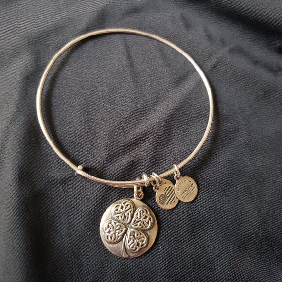 🍀Alex and Ani Four Leaf Clover Silver Charm Bracelet Adjustable Bangle  🍀  397 - Picture 1 of 4